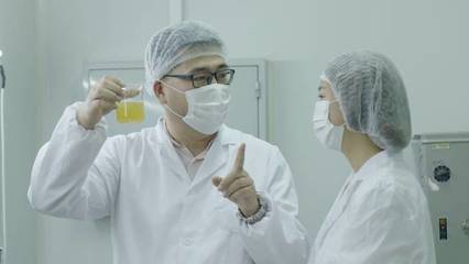 為愛筑夢 大叔傾情打造化妝品工廠，將心中摯愛捧上事業巔峰